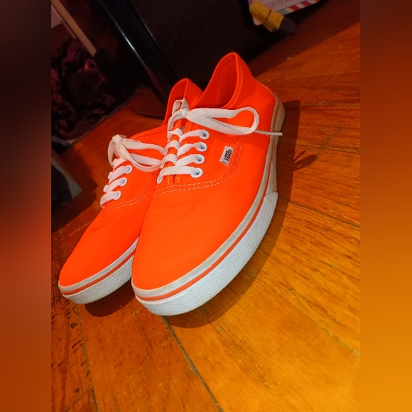 Vans - Picture 2 of 8